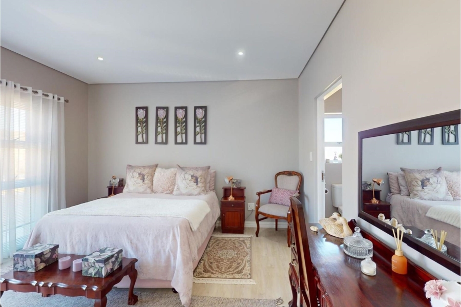 5 Bedroom Property for Sale in Country Club Western Cape